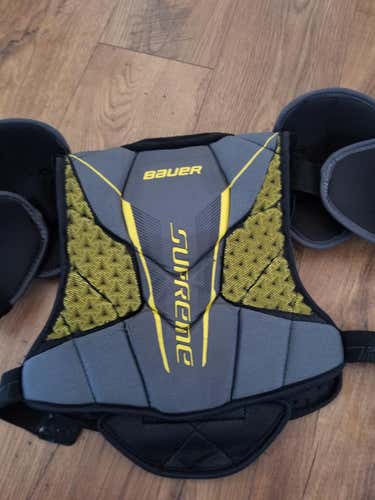 Used Junior Large Bauer Shoulder Pads s17