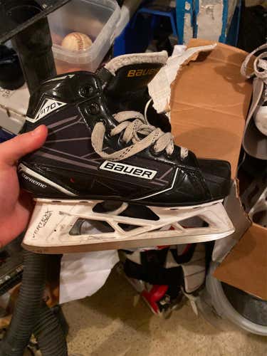 Junior Bauer Supreme S170   Size 3 Hockey Goalie Skates