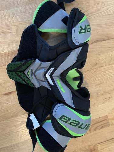 Used Junior Small Bauer Supreme One.6 Shoulder Pads