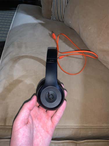 Matte Black Beats Solo 3 Wireless Headphones W Charger - Great Condition - Price Is Negotiable