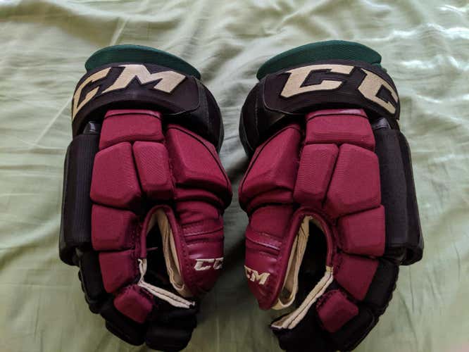 Lauren Dauphin Coyotes Kachina Slightly Used Black Senior CCM HGCL Gloves 14" Pro Stock