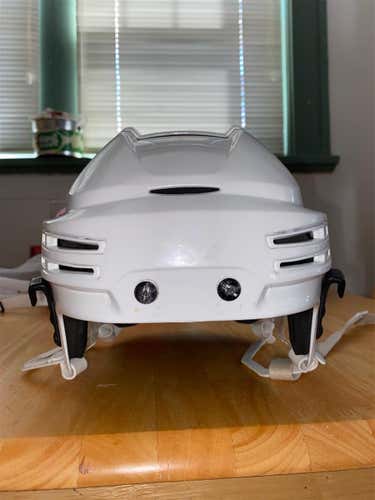 White Used Medium Bauer Re-Akt 75  Helmet