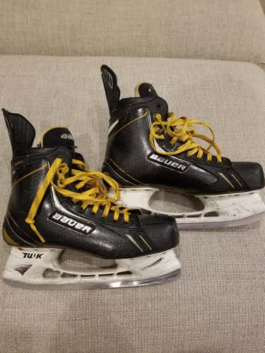 Senior Used Bauer Supreme TotalOne NXG Hockey Skates EE (Extra Wide) Size US 9.5