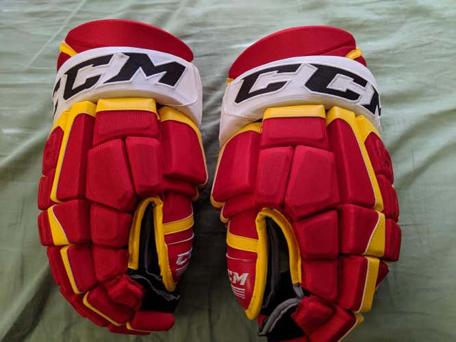 Calgary 3rd Uniform Red New Senior CCM HGCL Gloves 14" Pro Stock