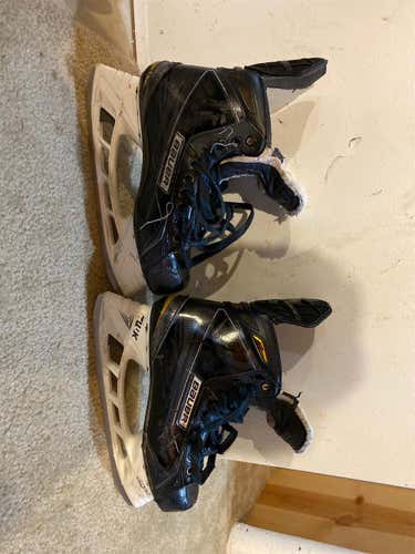 Used Bauer Supreme 180   Size 10 Hockey Skates