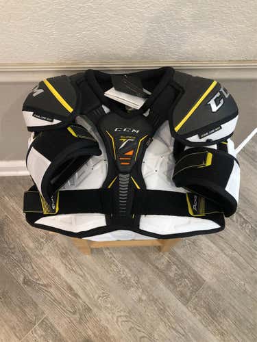 New Medium CCM Supertacks Shoulder Pads