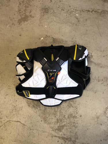 Used Extra Large CCM Supertacks Shoulder Pads