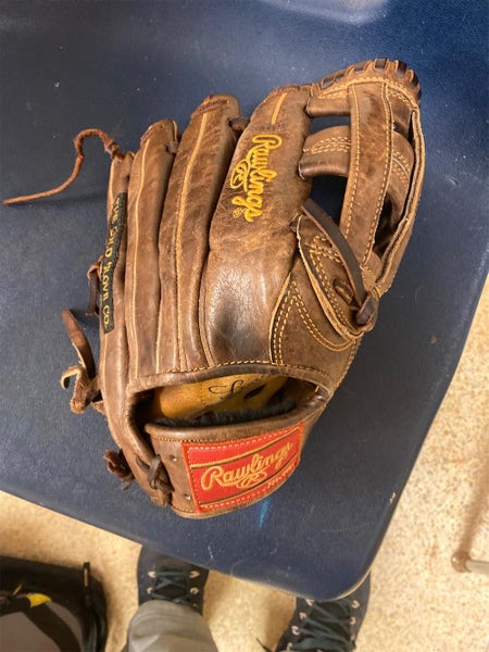Used Right Handed Gold Glove 11" Baseball Glove