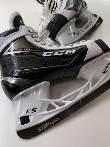 CCM Total Custom+ Ribcor 80K Skates - White, Size 8.5 Wide, STEP BLACKSTEEL