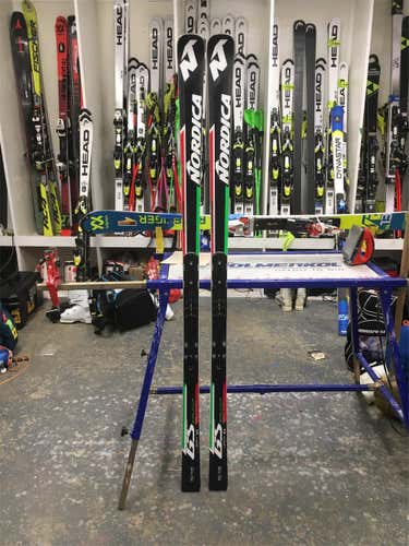 184 25m Nordica GS skis Without Bindings