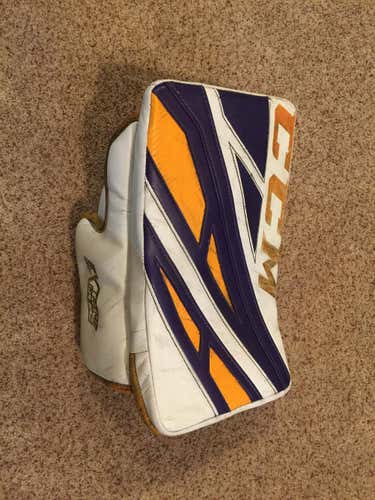 CCM Regular Extreme Flex 4 Pro Stock Blocker Senior Mankato State Purple Yellow Used Palm great!