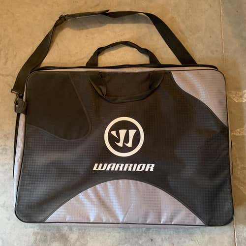 Used Warrior Shaft Case. Holds 40 Plus