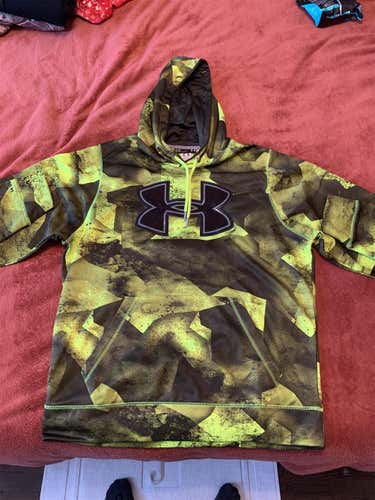 Black Men's Large Under Armour Sweatshirt