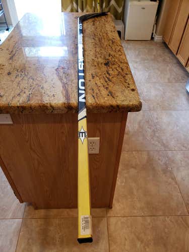 New Senior Easton Left Handed S17 Hockey Stick Pro Stock KOPITAR. RARE LA KINGS. Will trade