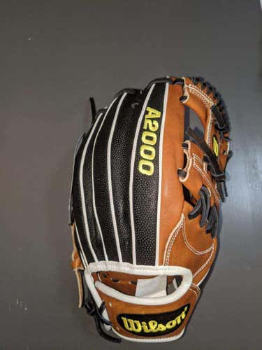 New Wilson Right Handed Baseball Glove 11.75"