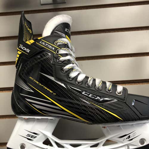 Senior New CCM Ultra Tacks Hockey Skates D&R (Regular) Size 7.5