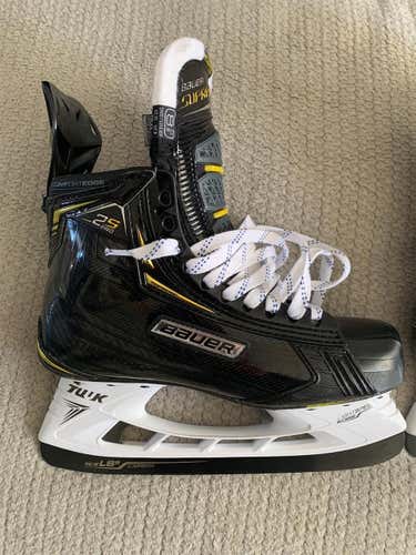 New Bauer Supreme 2S Pro D&R (Regular)  Size 8.5 Hockey Skates