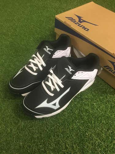 Brand New Mizuno 9-Spike Advanced Swagger 2 Low Metal Cleats - Size 8