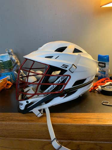 New White Cascade S With Red Face Mask