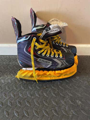 Used Bauer  Size 5 Hockey Skates