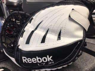 White/black New Junior Reebok Regular Larceny 7 catch
