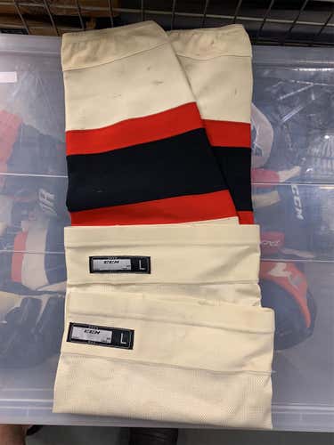 Senior Large CCM Pro Stock Socks Chicago Blackhawks Crea