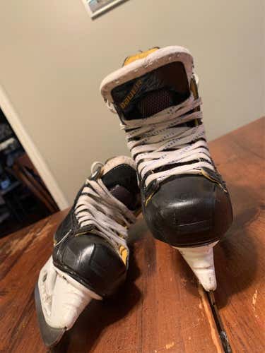 Used Bauer Supreme 170 D&R (Regular)  Size 2 Hockey Skates