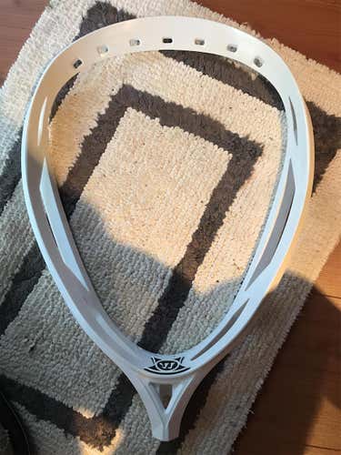 New Unstrung Nemesis Goalie Head