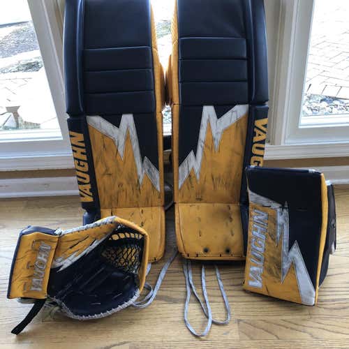 Used 34" Regular Ve8 Pro Carbon Pro Stock Goalie Full Set