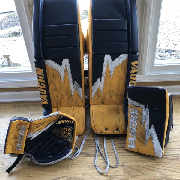 Used 34" Regular Ve8 Pro Carbon Pro Stock Goalie Full Set