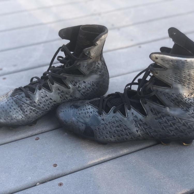 under armour highlight cleats size 11.5