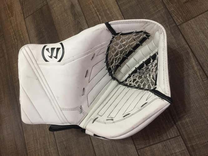 1.80lbs!! Great protection! Senior GT PRO Warrior Regular Ritual R/GT Glove Catcher White