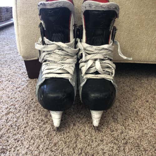 Used Bauer Vapor 1X EE (Extra Wide)  Size 8.5 Hockey Skates