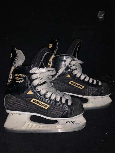 Used Bauer Supreme 3000 Size 6 Hockey Skates