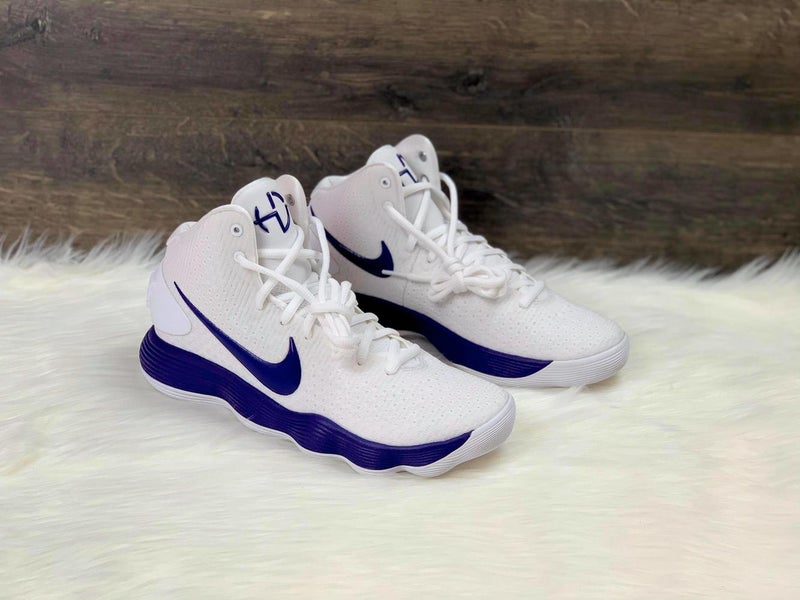 White New Men's 7.0 (Women's 8.0) Nike Shoes