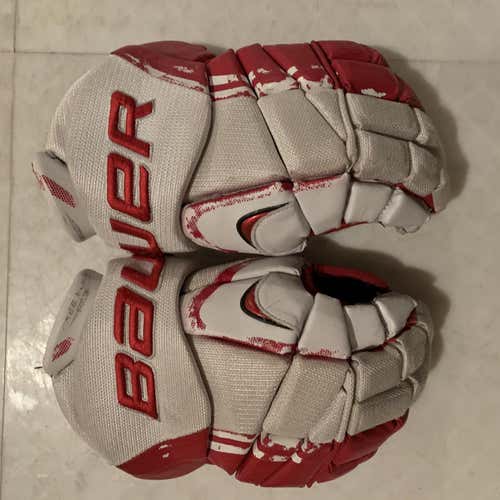 White Used Bauer Vapor APX 13"  Gloves