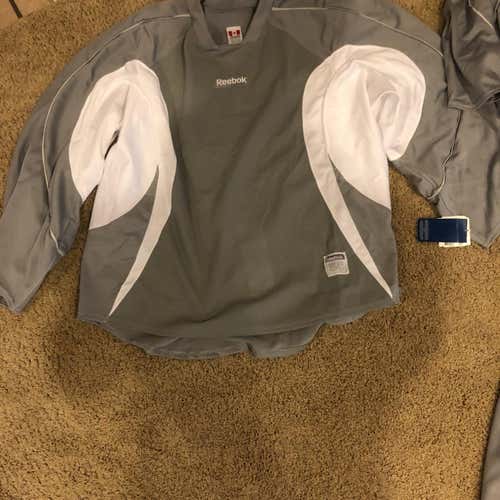 2 Pack Set Reebok Edge Hockey Jerseys With Fight Straps 2 Total