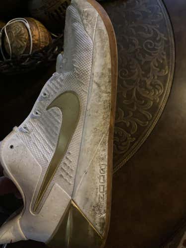 Kobe Big Stage White Used Men's Men's 10.5 (W 11.5) Nike Shoes