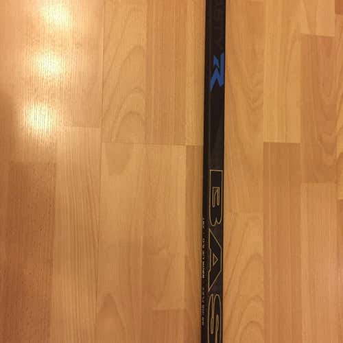 New Right Handed Supreme 1S Mid Hockey Stick