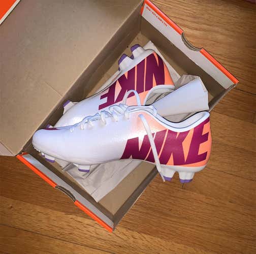 New 8.5 (Women's 9.5) Nike Mercurial victory Cleats