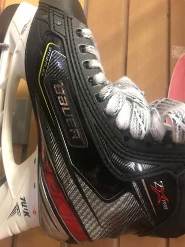 New Bauer Vapor 2X Pro EE (Extra Wide)  Size 9.5 Hockey Skates
