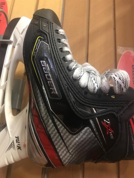 New Bauer Vapor 2X Pro EE (Extra Wide) Size 10.5 Hockey Skates