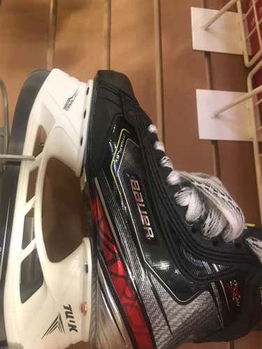 New Bauer Vapor 2X Pro D&R (Regular)  Size 4 Hockey Skates