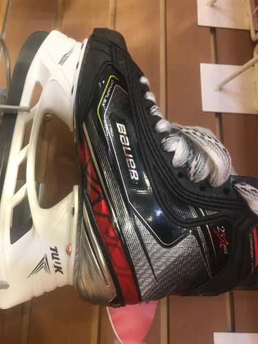 New Bauer Vapor 2X Pro D&R (Regular)  Size 5 Hockey Skates