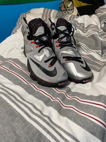 Men's 12 (Women's 13) Nike Shoes