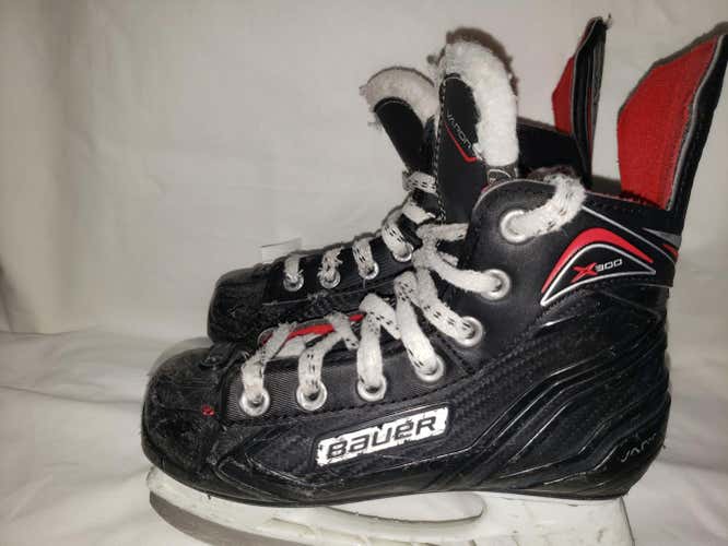Junior Used Bauer Vapor Hockey Skates Size 13
