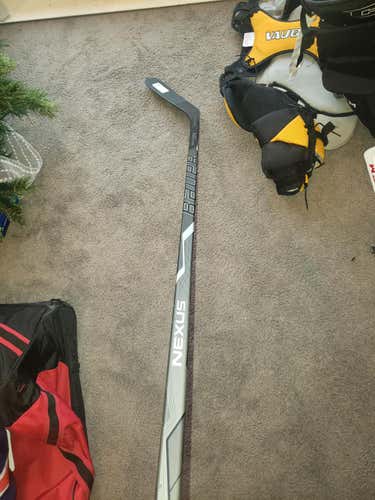Used Junior Bauer Left Handed Nexus 600 Hockey Stick Heel