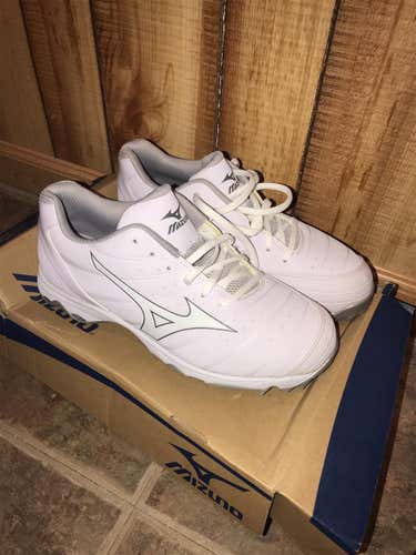 White Women's Metal Cleats Low Cut