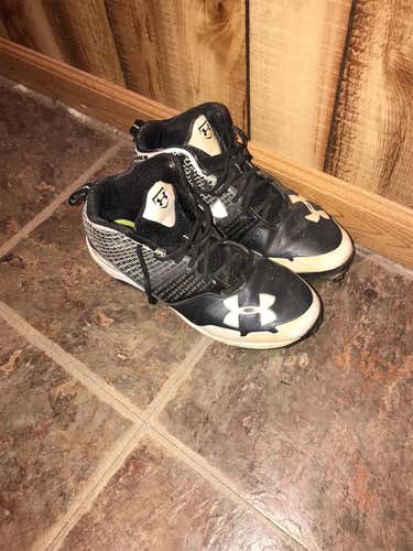 Black Men's Under Armor Size 9 Cleats
