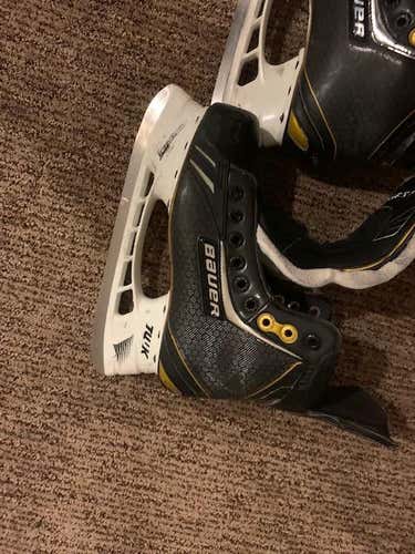 Junior Barely Used Bauer Supreme One.7 Hockey Skates Size 6D